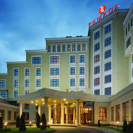 Ramada By Wyndham Almaty Hotel Buitenkant foto