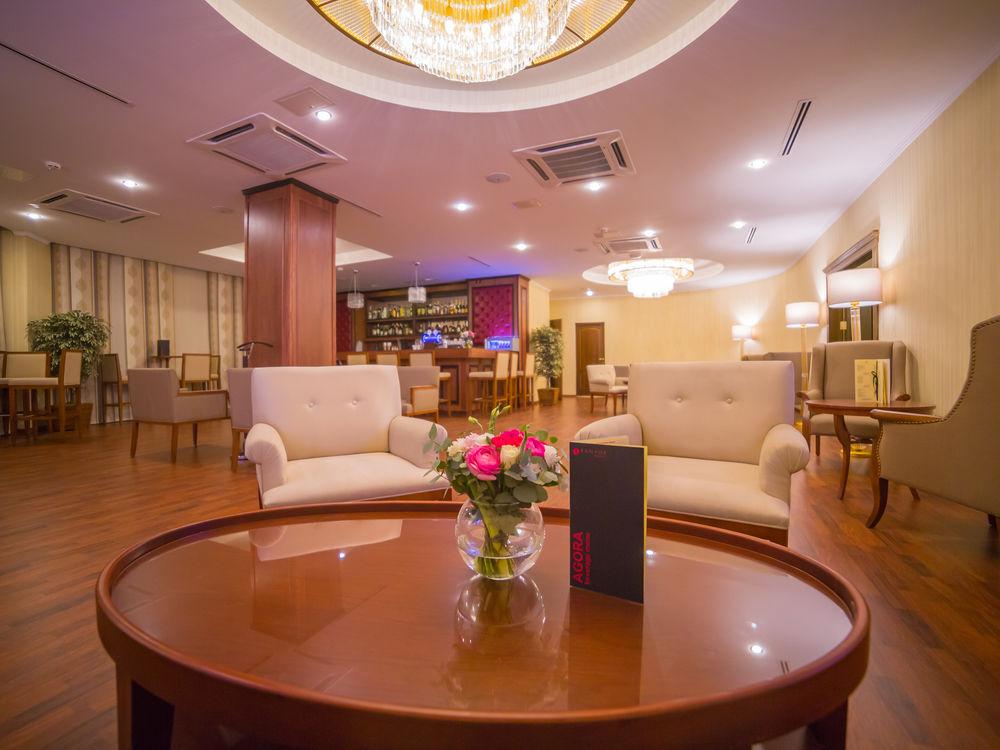 Ramada By Wyndham Almaty Hotel Buitenkant foto