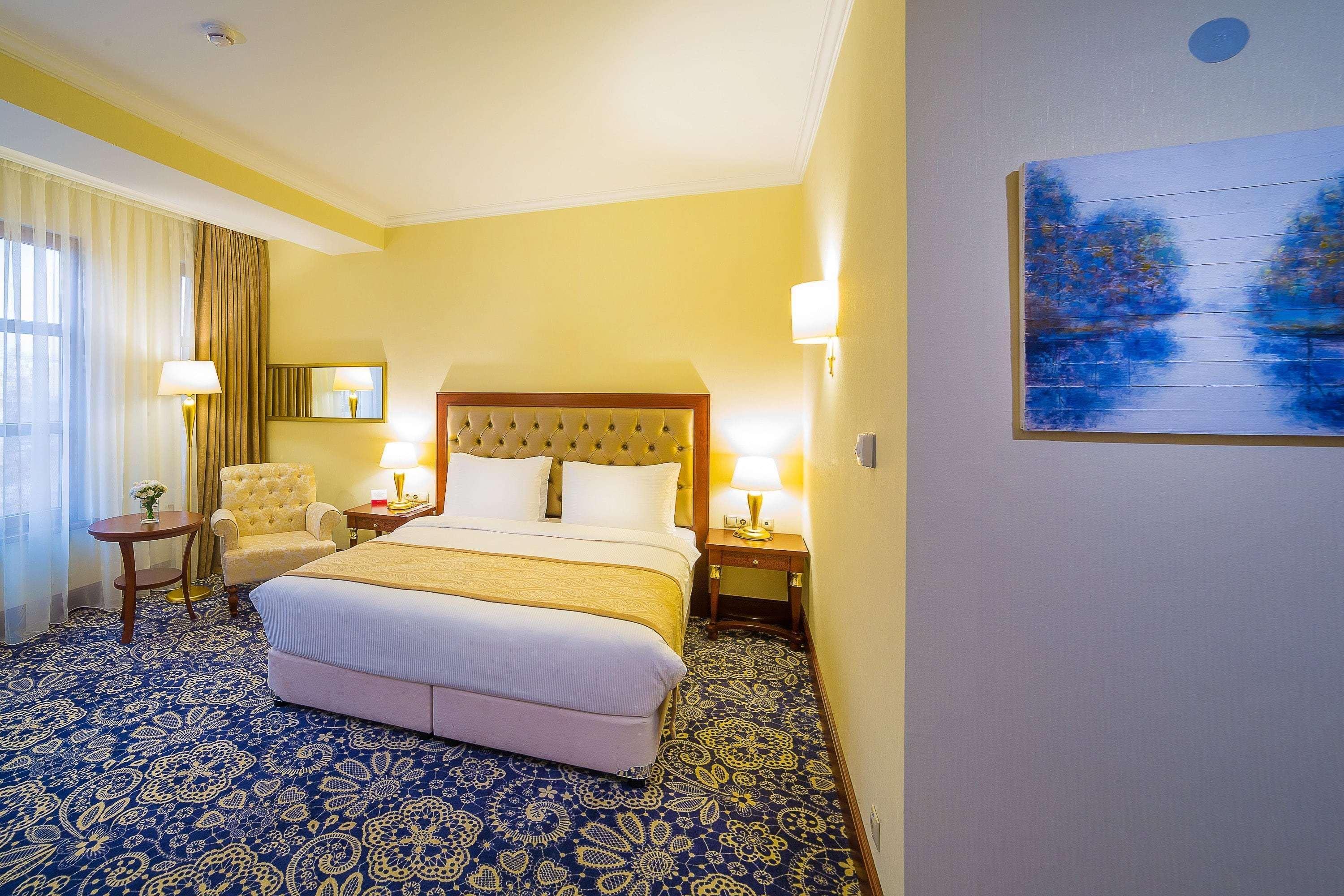 Ramada By Wyndham Almaty Hotel Buitenkant foto