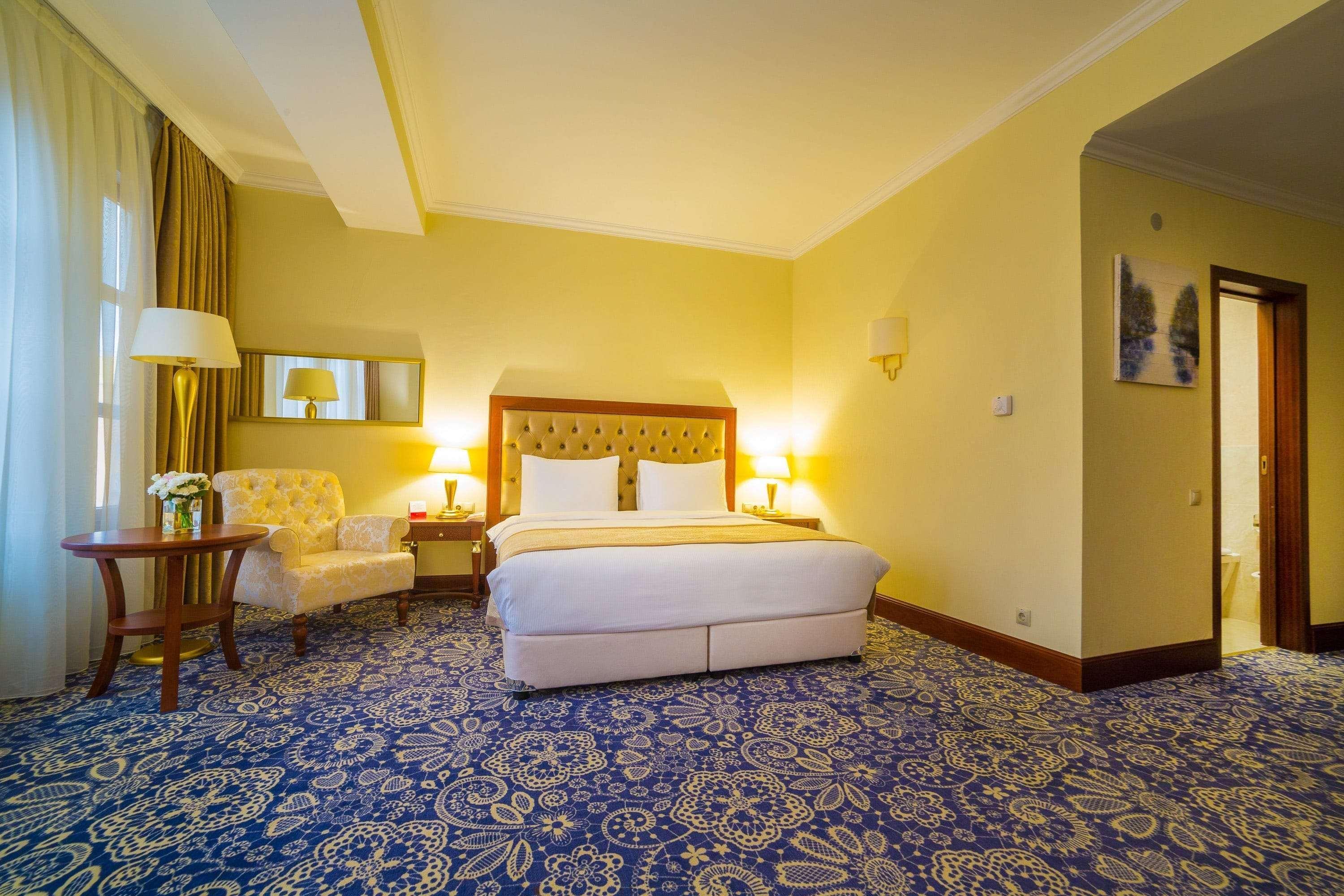 Ramada By Wyndham Almaty Hotel Buitenkant foto
