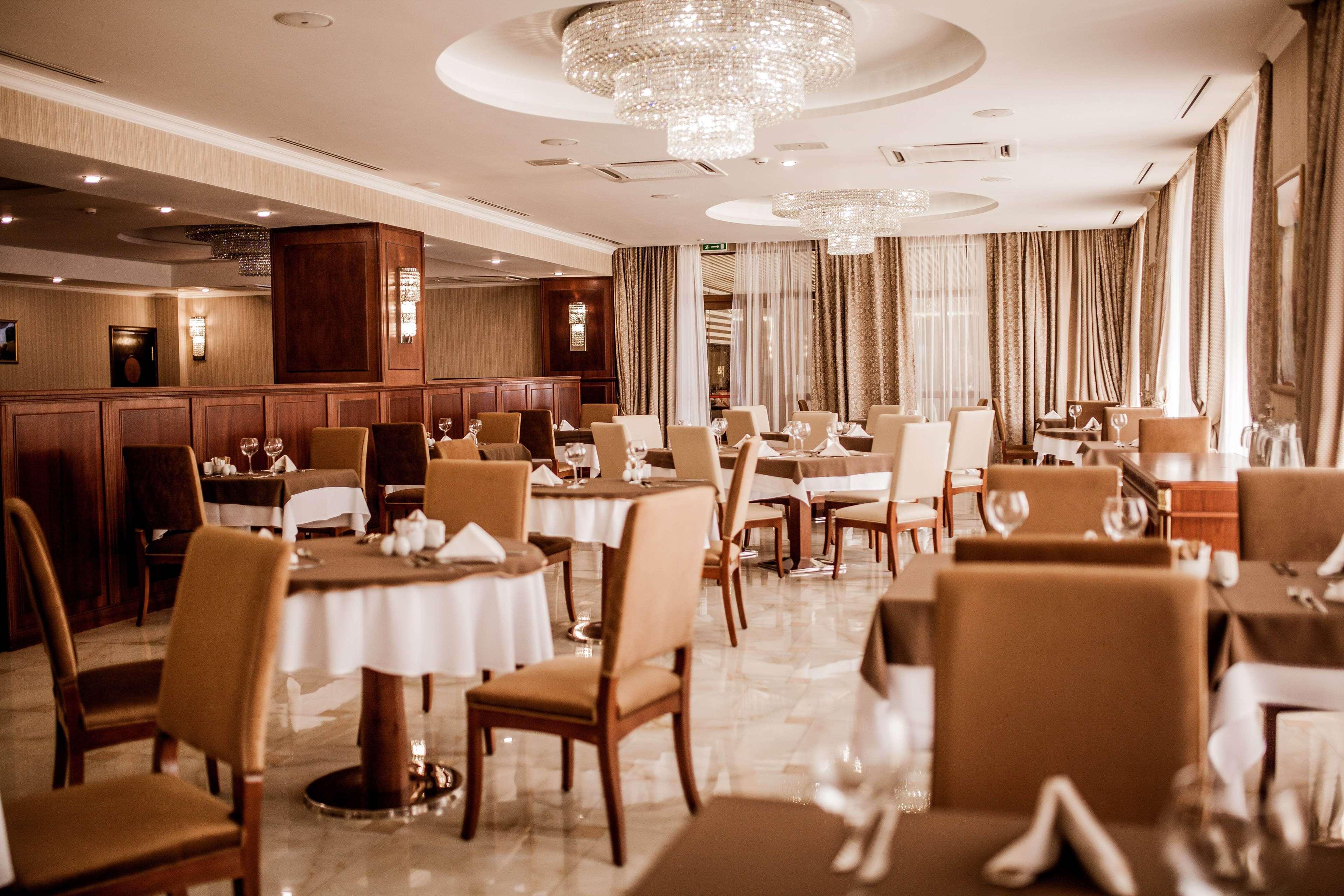 Ramada By Wyndham Almaty Hotel Buitenkant foto