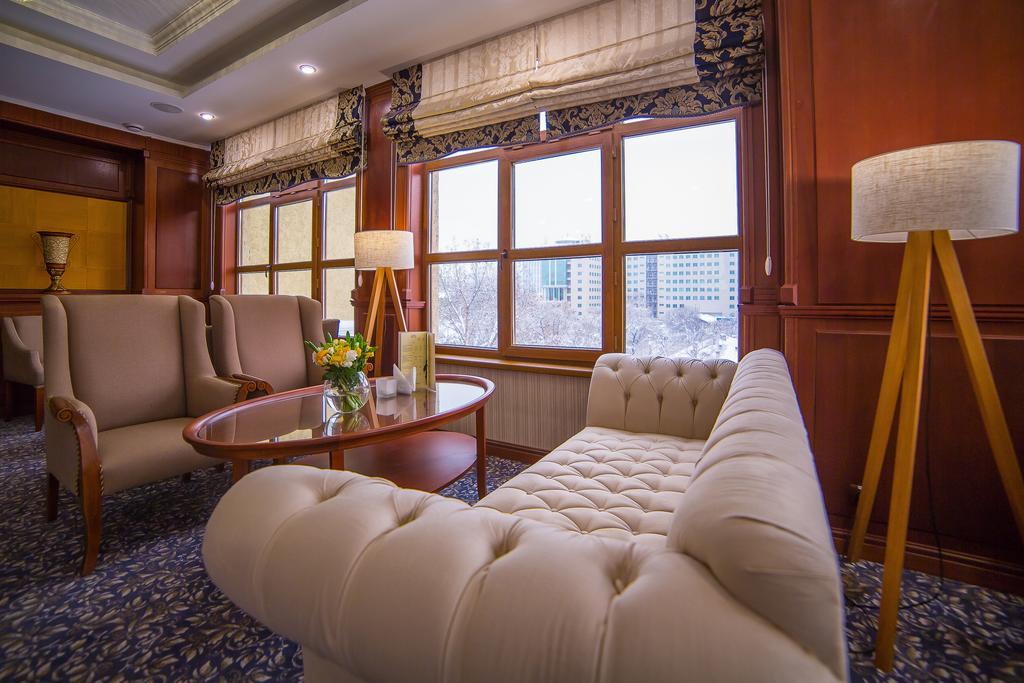 Ramada By Wyndham Almaty Hotel Buitenkant foto