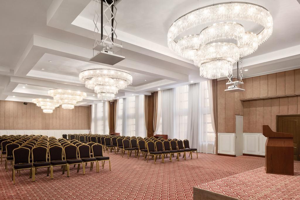 Ramada By Wyndham Almaty Hotel Buitenkant foto