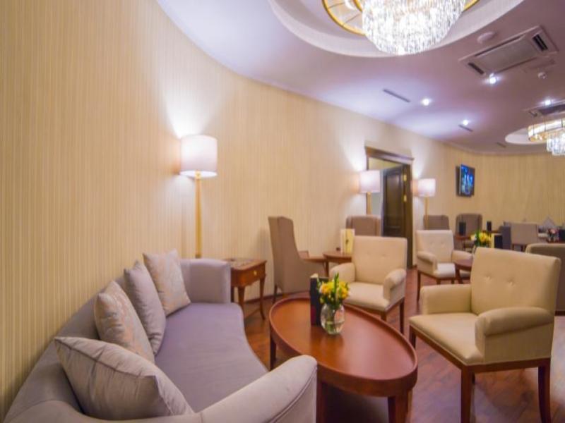 Ramada By Wyndham Almaty Hotel Buitenkant foto