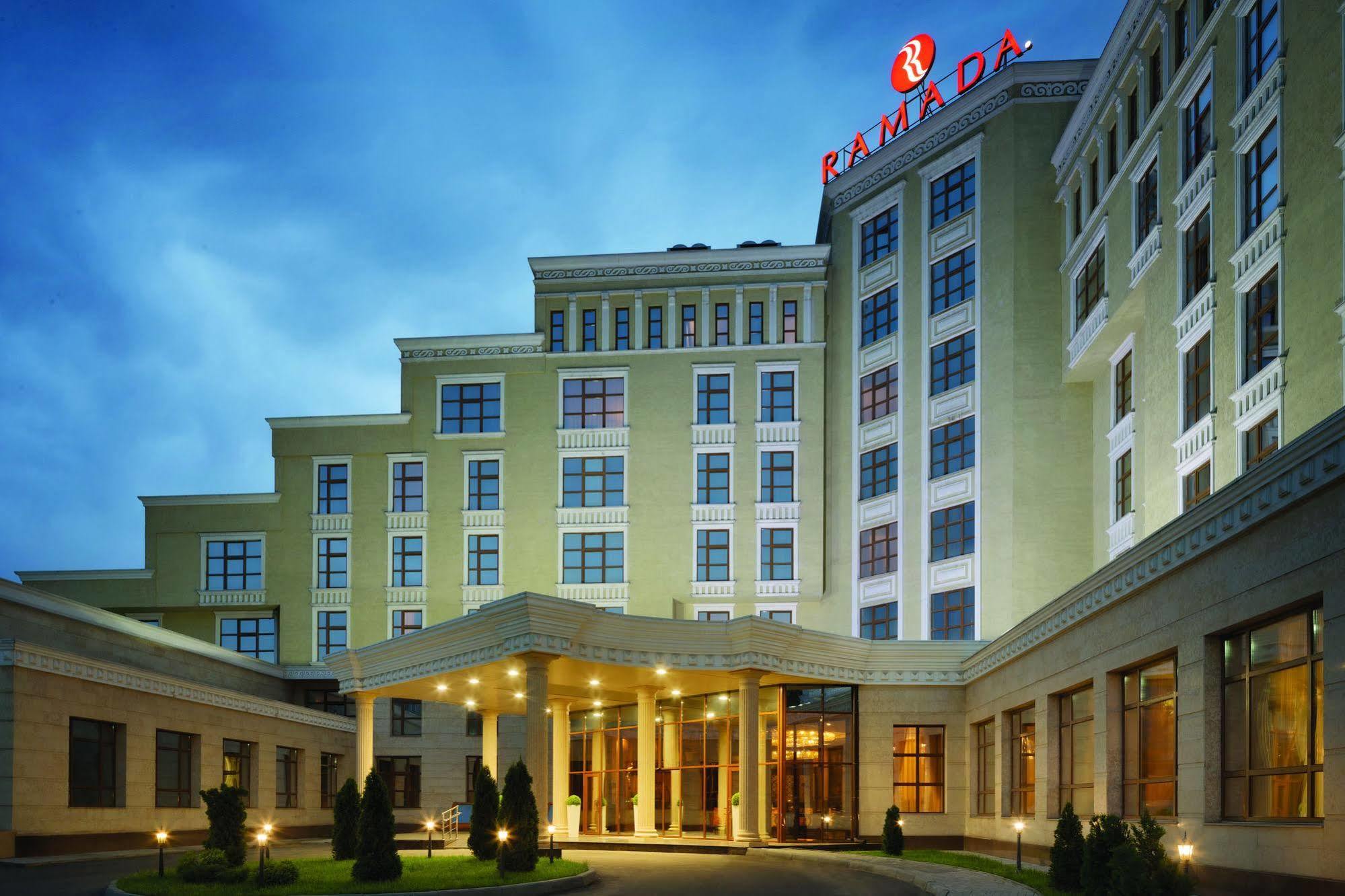 Ramada By Wyndham Almaty Hotel Buitenkant foto