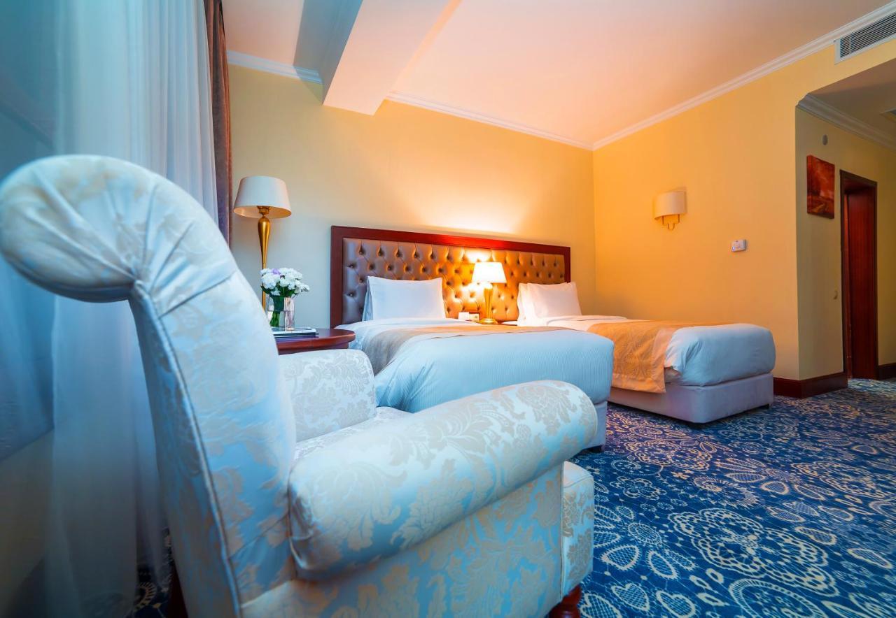 Ramada By Wyndham Almaty Hotel Buitenkant foto