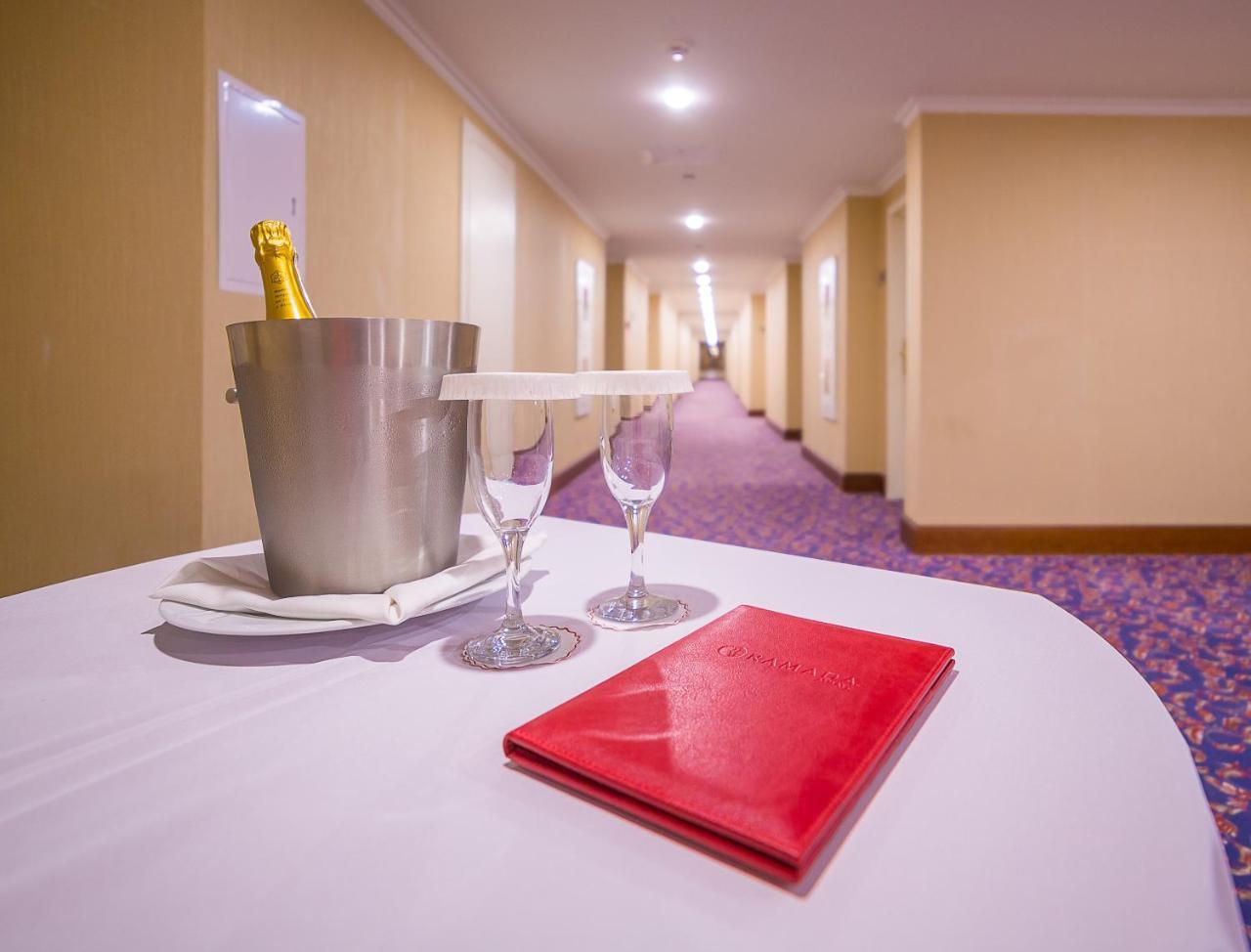 Ramada By Wyndham Almaty Hotel Buitenkant foto