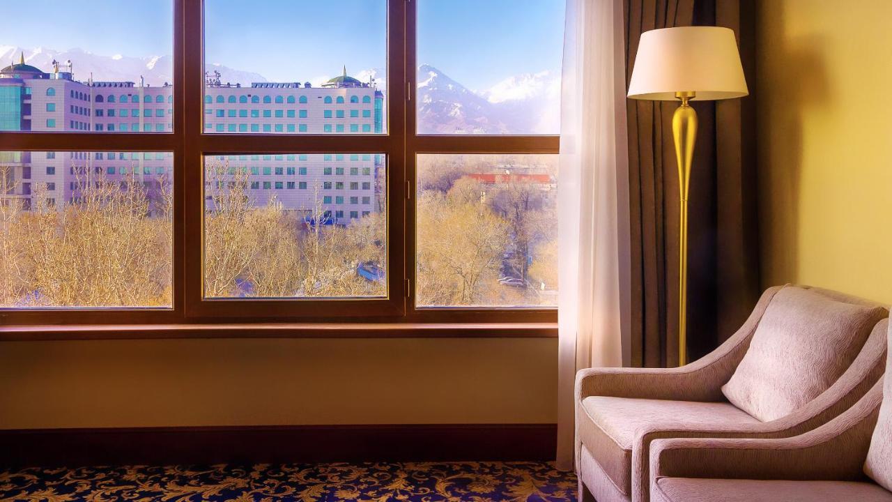Ramada By Wyndham Almaty Hotel Buitenkant foto