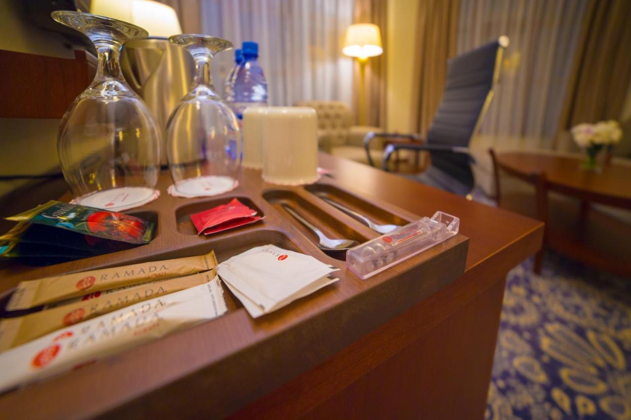 Ramada By Wyndham Almaty Hotel Buitenkant foto