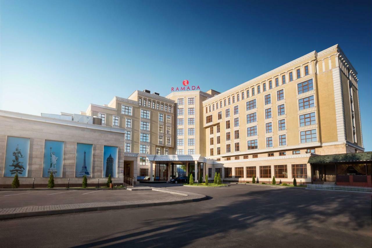 Ramada By Wyndham Almaty Hotel Buitenkant foto