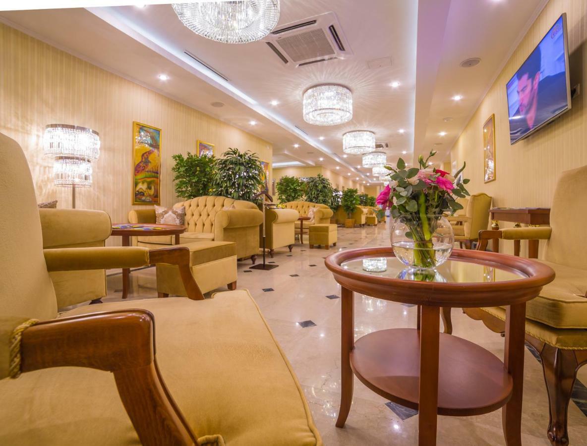 Ramada By Wyndham Almaty Hotel Buitenkant foto