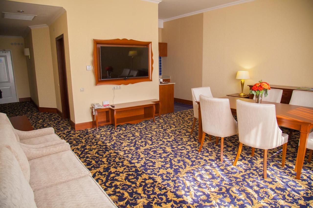 Ramada By Wyndham Almaty Hotel Kamer foto